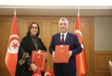 Tunisia’s Minister of Commerce and Export Development, Kalthoum Ben Rajab Ghazouz, and her Turkish counterpart, Omar Bulat