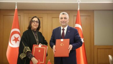 Tunisia’s Minister of Commerce and Export Development, Kalthoum Ben Rajab Ghazouz, and her Turkish counterpart, Omar Bulat